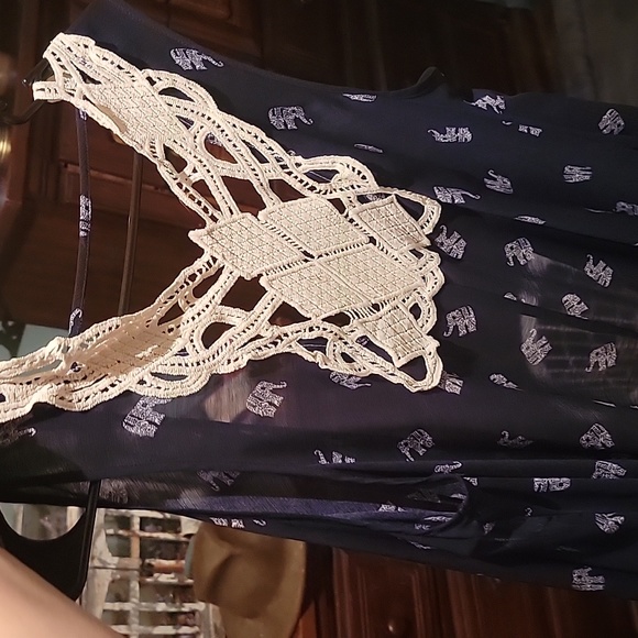 Shaw - Picture 4 of 4